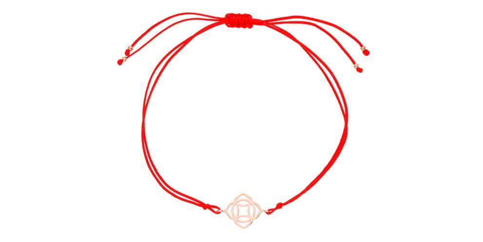 amulet with a red thread fortunately
